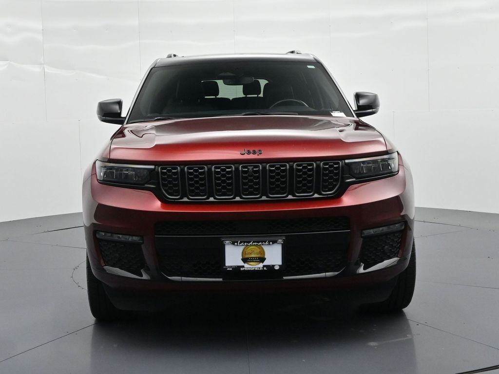 Jeep Grand Cherokee L Vehicle Full-screen Gallery Image 3