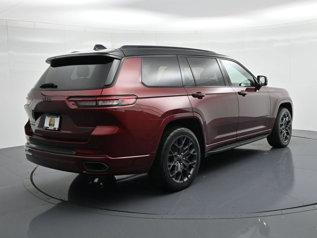 Jeep Grand Cherokee L Vehicle Full-screen Gallery Image 6
