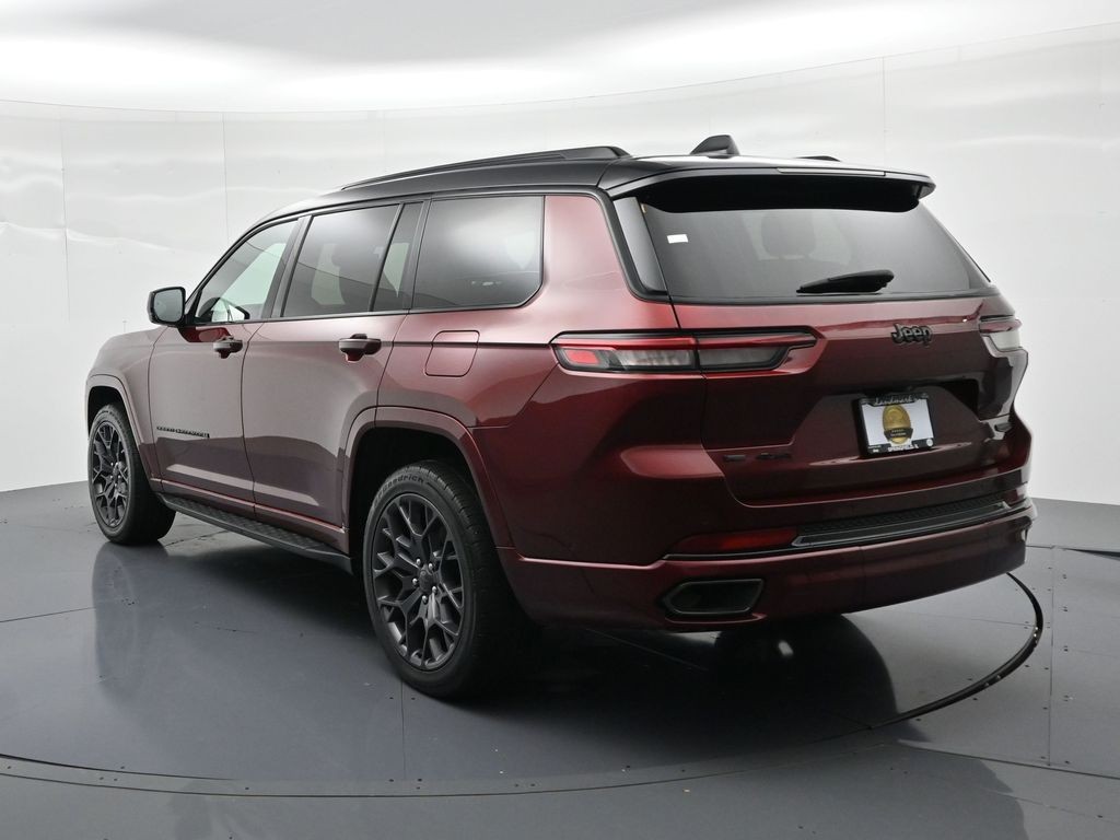 Jeep Grand Cherokee L Vehicle Full-screen Gallery Image 8