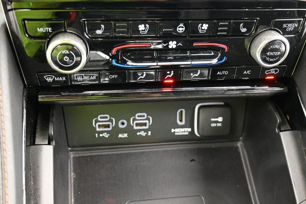 Jeep Grand Cherokee L Vehicle Full-screen Gallery Image 14