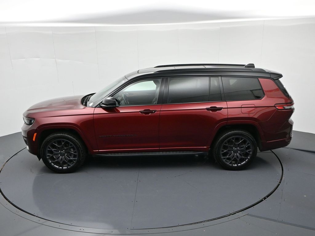 Jeep Grand Cherokee L Vehicle Full-screen Gallery Image 21