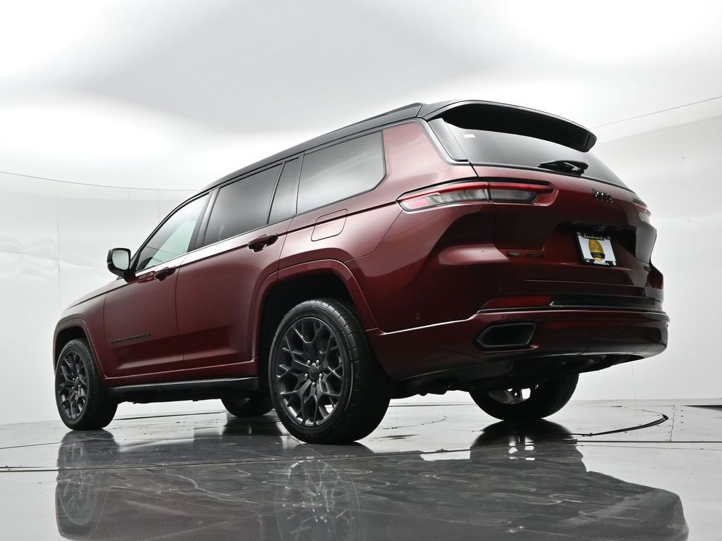 Jeep Grand Cherokee L Vehicle Full-screen Gallery Image 22