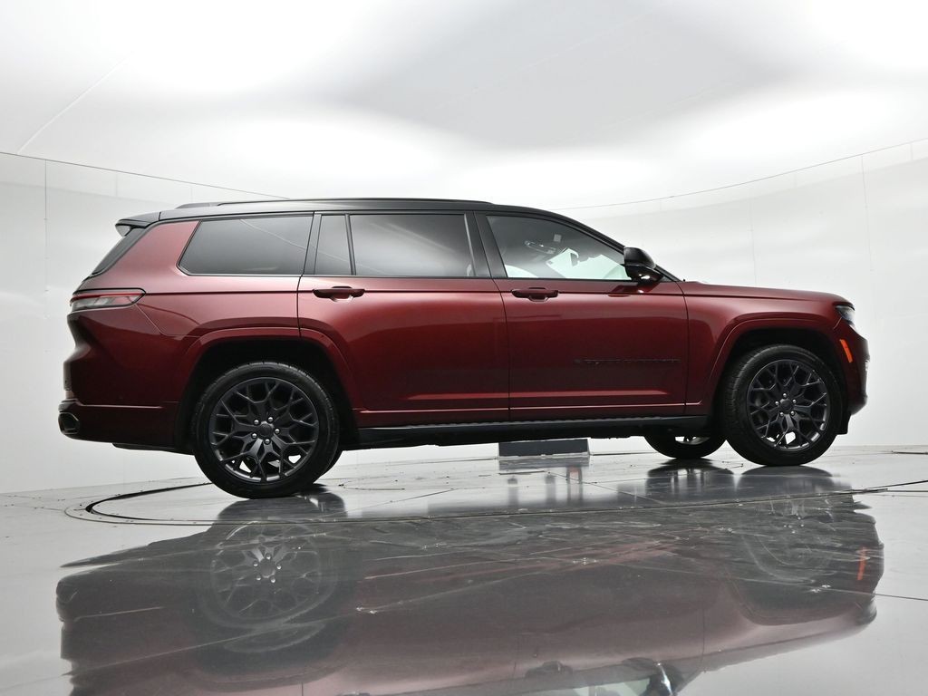 Jeep Grand Cherokee L Vehicle Full-screen Gallery Image 25