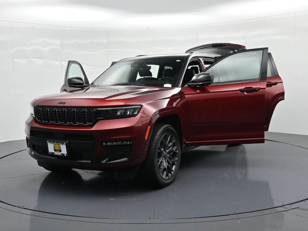 Jeep Grand Cherokee L Vehicle Full-screen Gallery Image 28