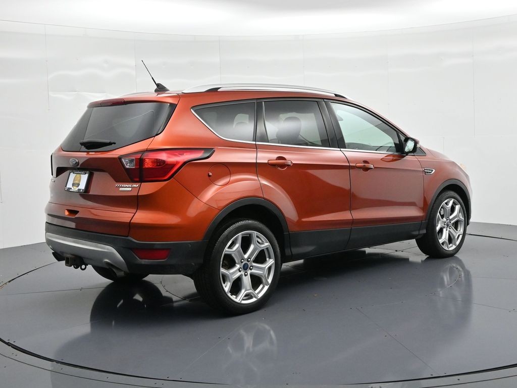 Ford Escape Vehicle Full-screen Gallery Image 6