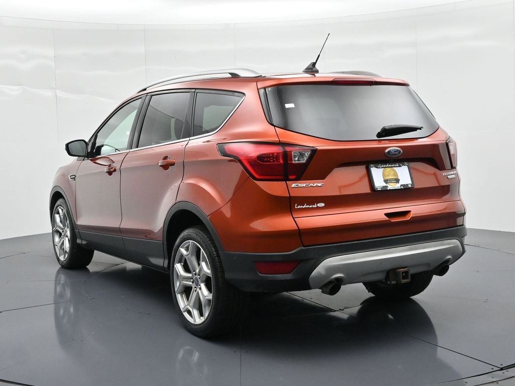 Ford Escape Vehicle Full-screen Gallery Image 8