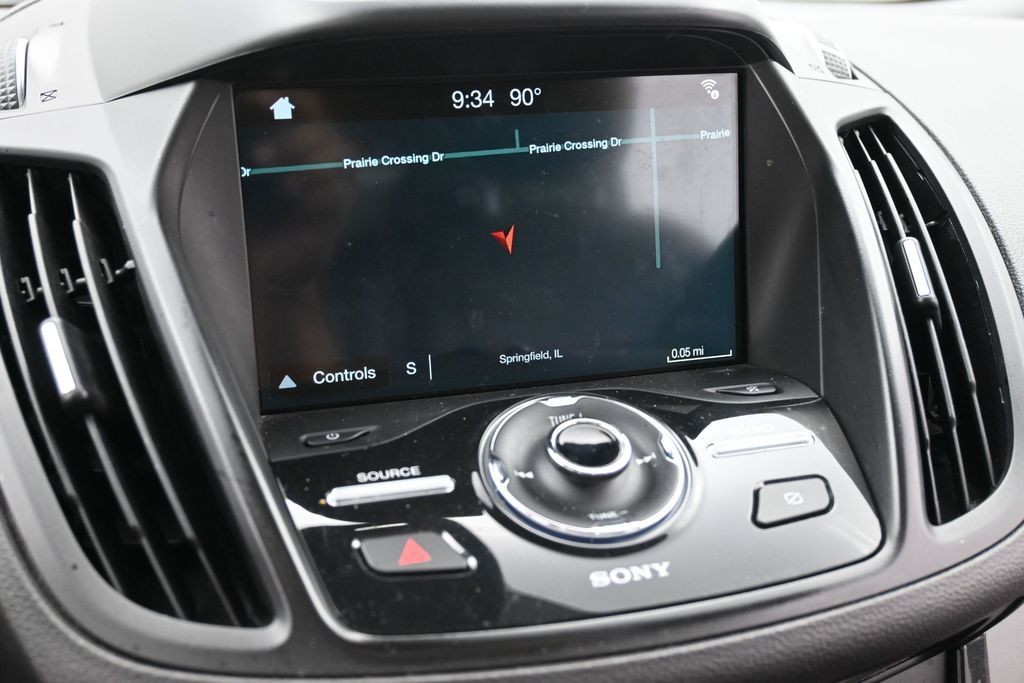 Ford Escape Vehicle Full-screen Gallery Image 10