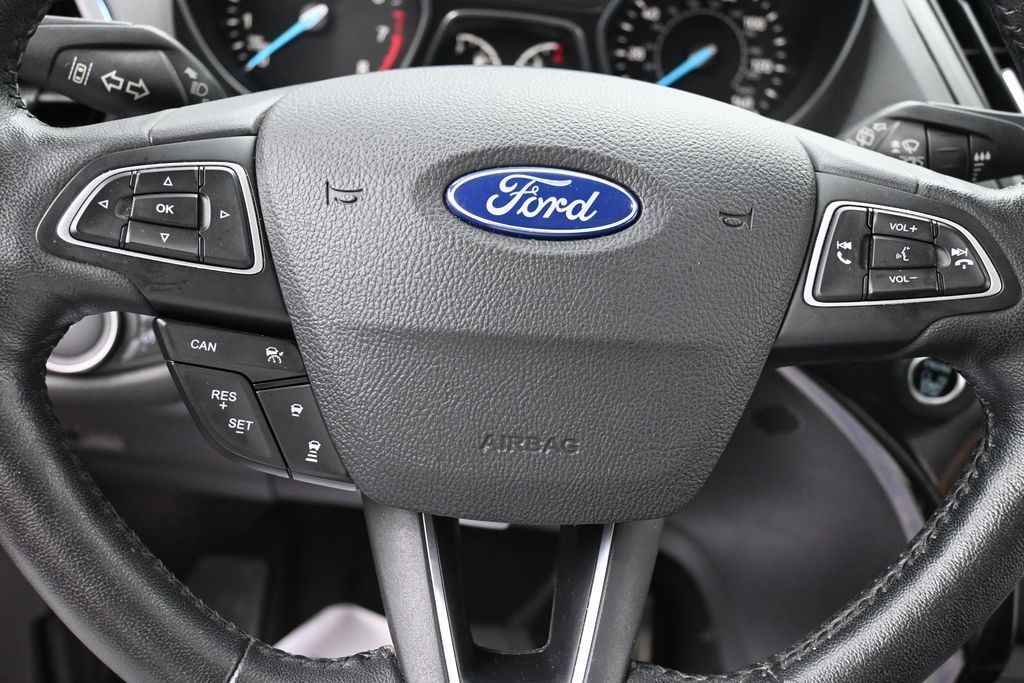 Ford Escape Vehicle Full-screen Gallery Image 12