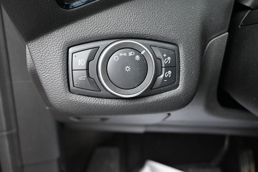 Ford Escape Vehicle Full-screen Gallery Image 14