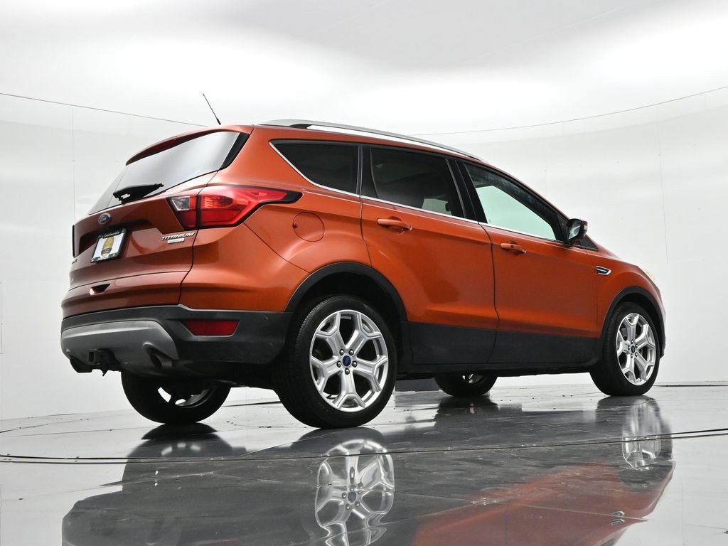 Ford Escape Vehicle Full-screen Gallery Image 22