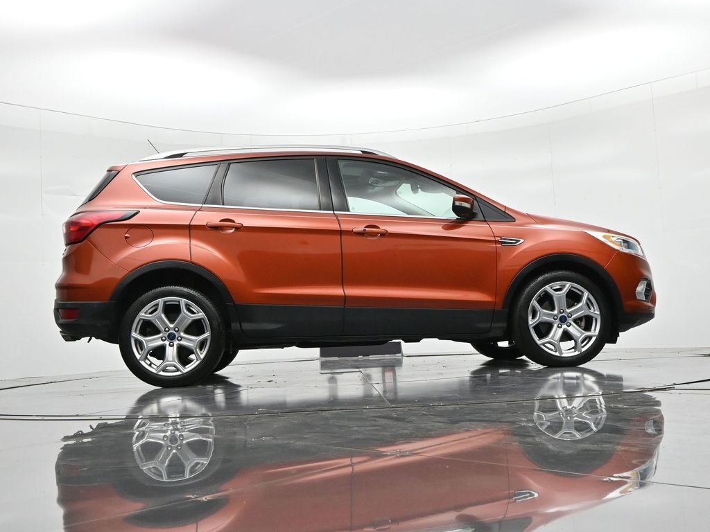 Ford Escape Vehicle Full-screen Gallery Image 23
