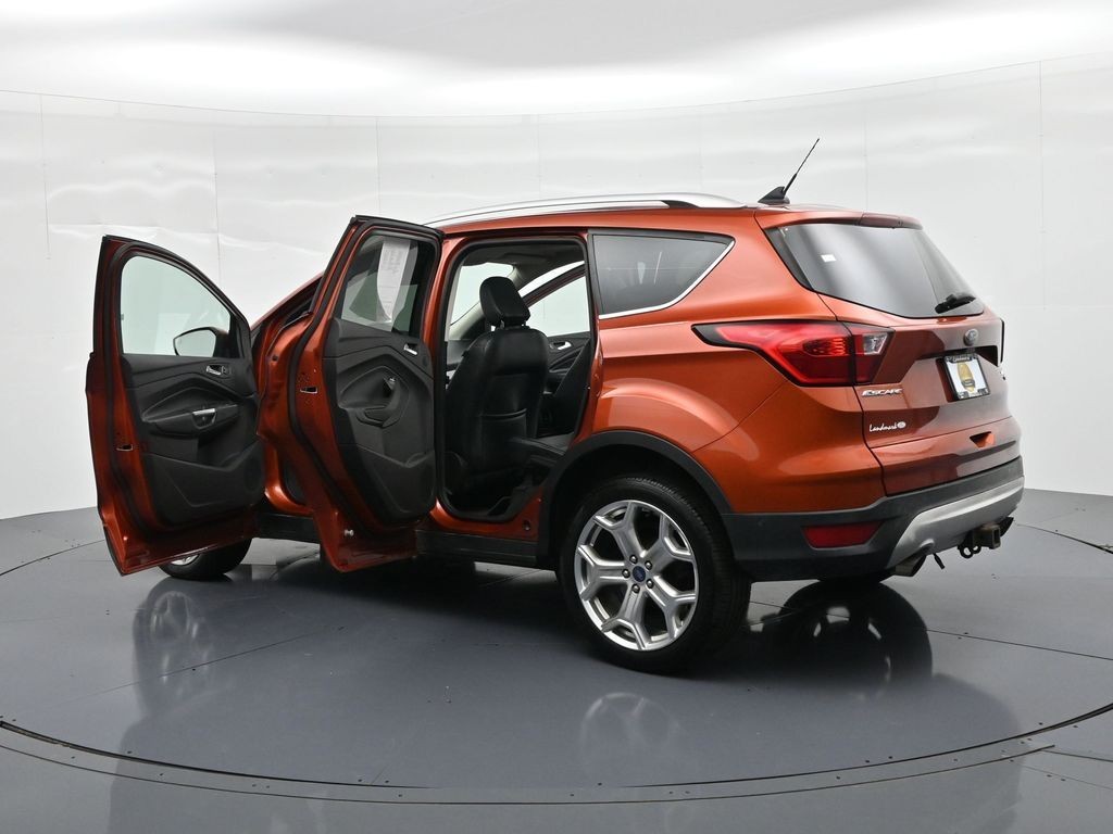 Ford Escape Vehicle Full-screen Gallery Image 25