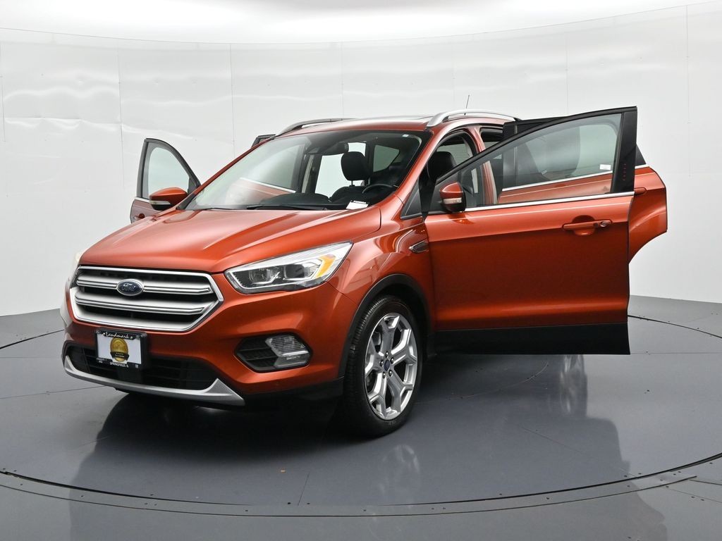 Ford Escape Vehicle Full-screen Gallery Image 26