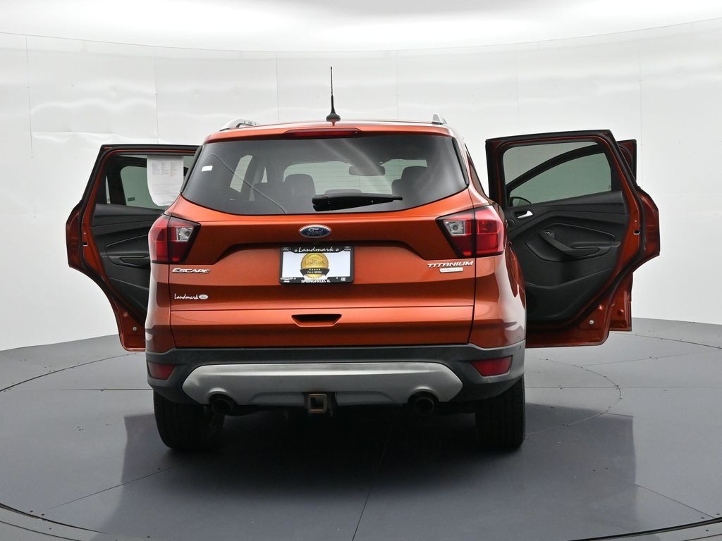 Ford Escape Vehicle Full-screen Gallery Image 27