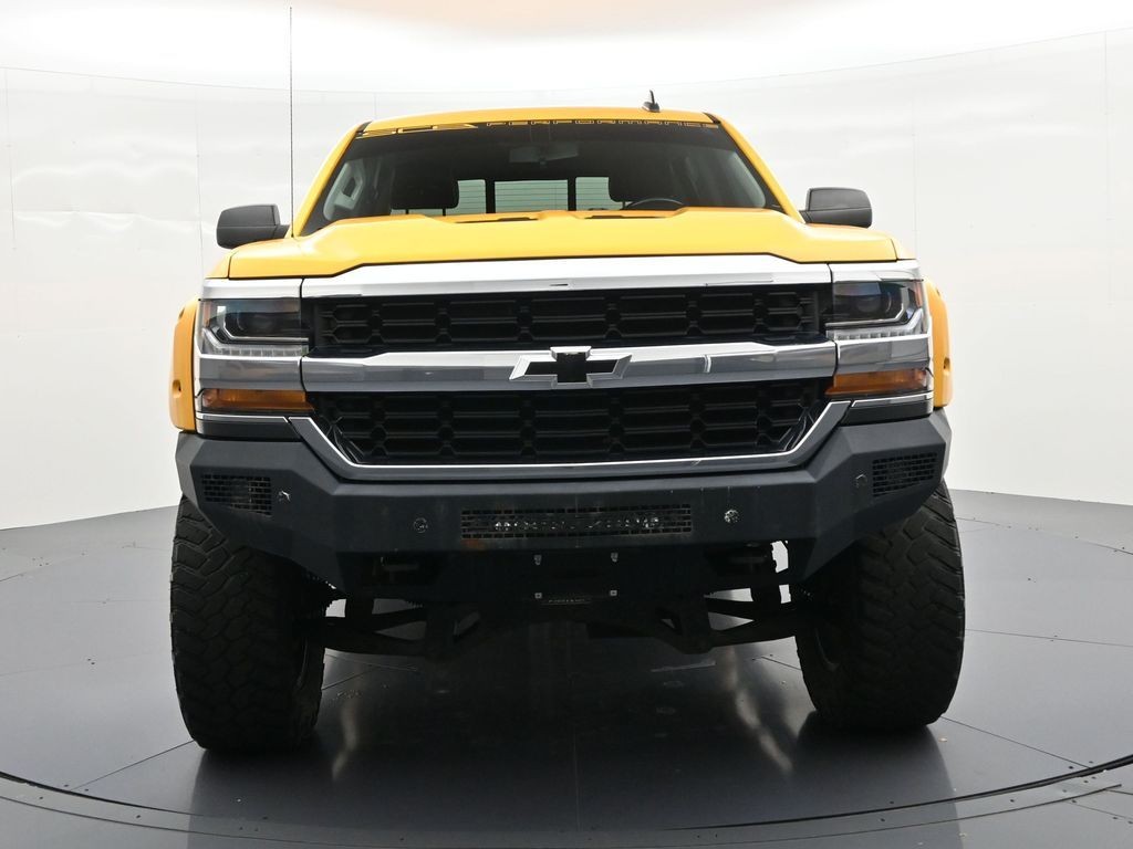 Chevrolet Silverado 1500 Vehicle Full-screen Gallery Image 03