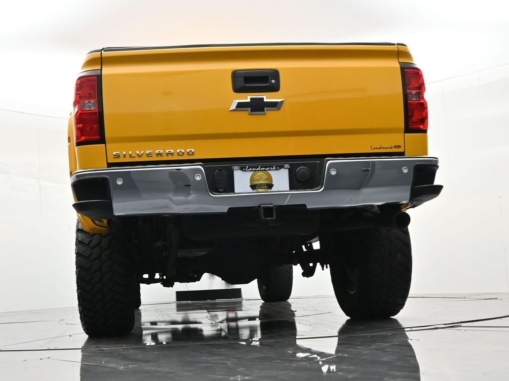 Chevrolet Silverado 1500 Vehicle Full-screen Gallery Image 21