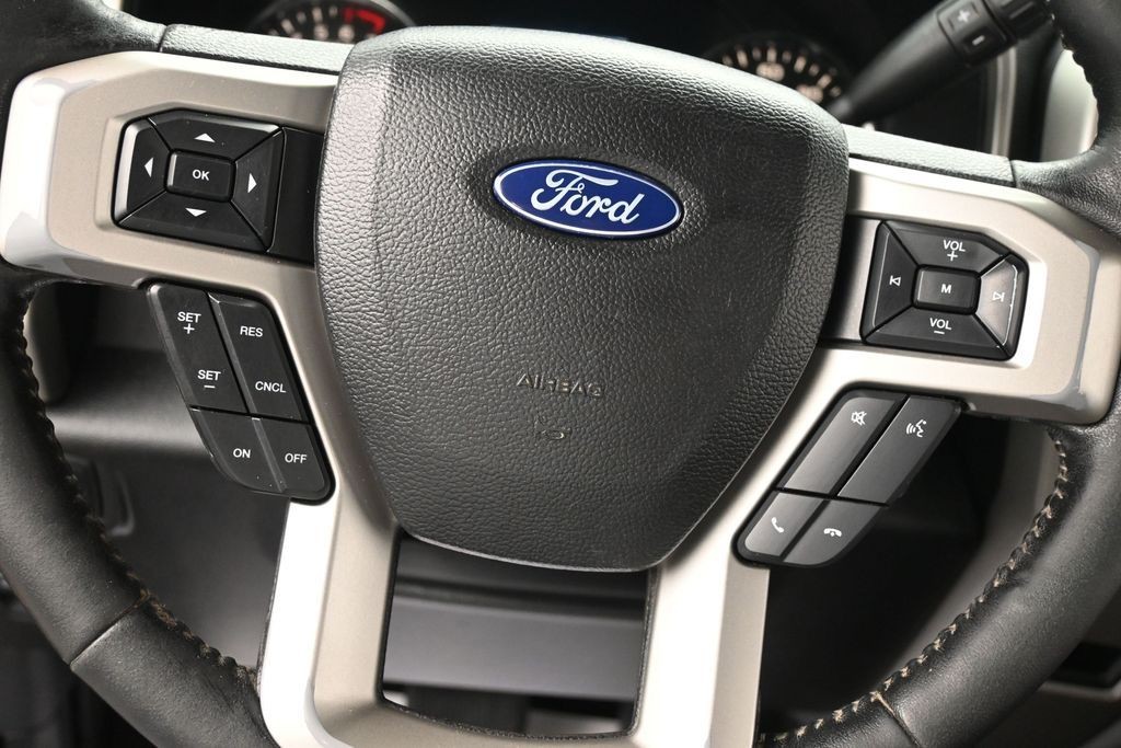 Ford F-150 Vehicle Full-screen Gallery Image 12