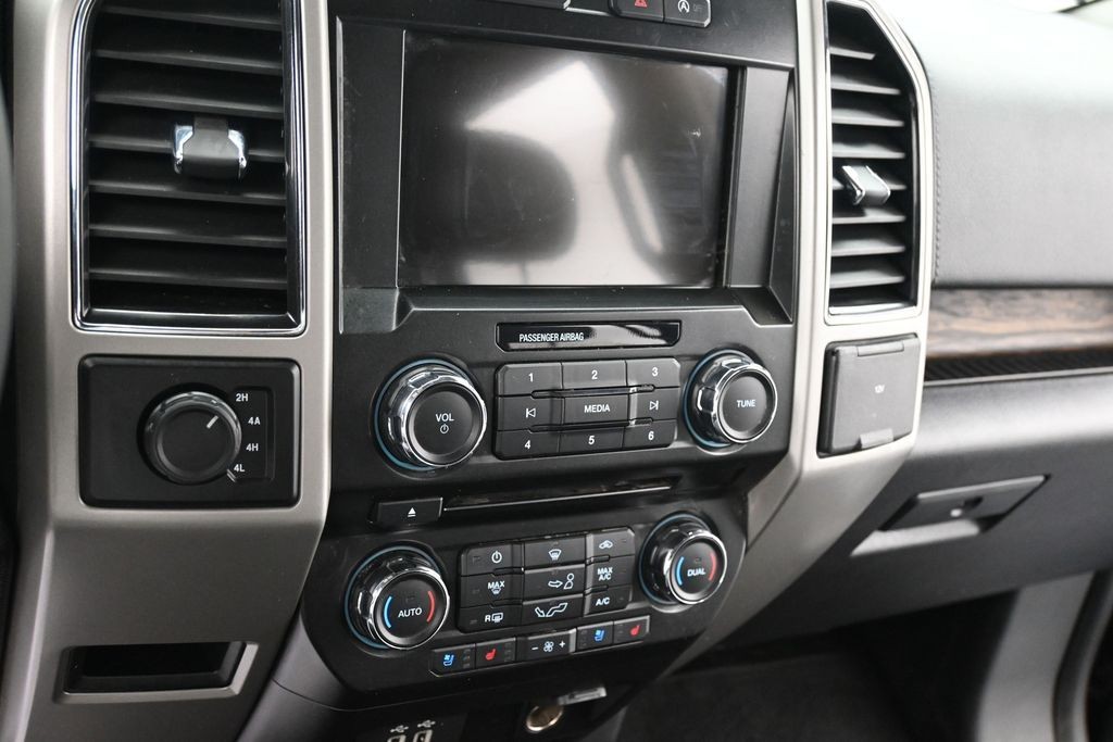 Ford F-150 Vehicle Full-screen Gallery Image 13