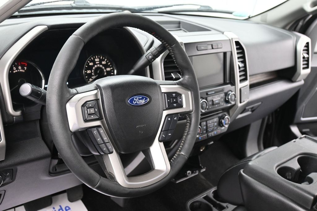 Ford F-150 Vehicle Full-screen Gallery Image 15
