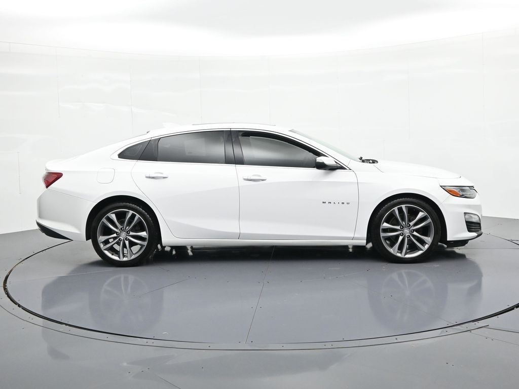 Chevrolet Malibu Vehicle Full-screen Gallery Image 05