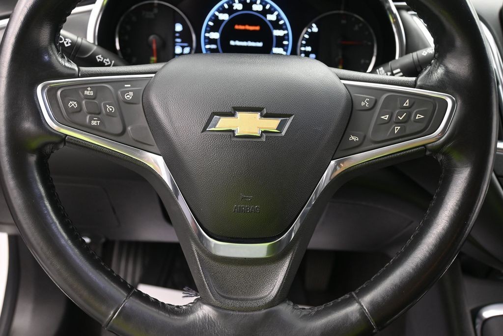 Chevrolet Malibu Vehicle Full-screen Gallery Image 12