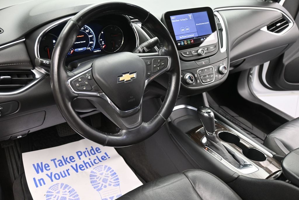 Chevrolet Malibu Vehicle Full-screen Gallery Image 13