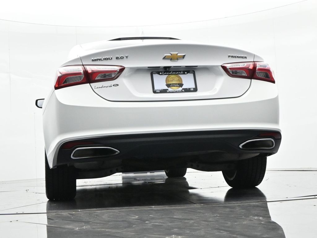 Chevrolet Malibu Vehicle Full-screen Gallery Image 19