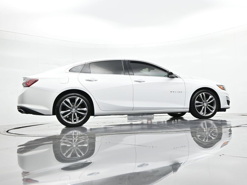 Chevrolet Malibu Vehicle Full-screen Gallery Image 21