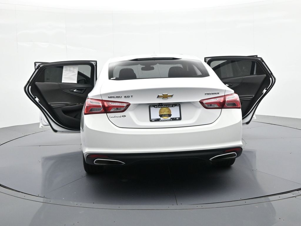 Chevrolet Malibu Vehicle Full-screen Gallery Image 25