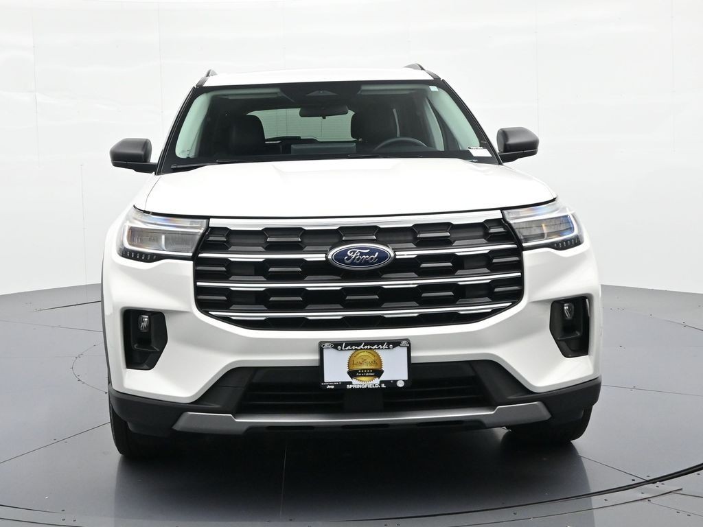 Ford Explorer Vehicle Full-screen Gallery Image 03