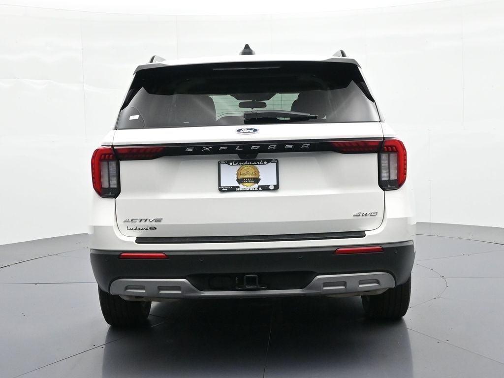 Ford Explorer Vehicle Full-screen Gallery Image 07