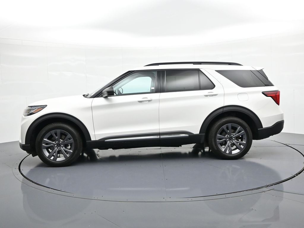 Ford Explorer Vehicle Full-screen Gallery Image 09
