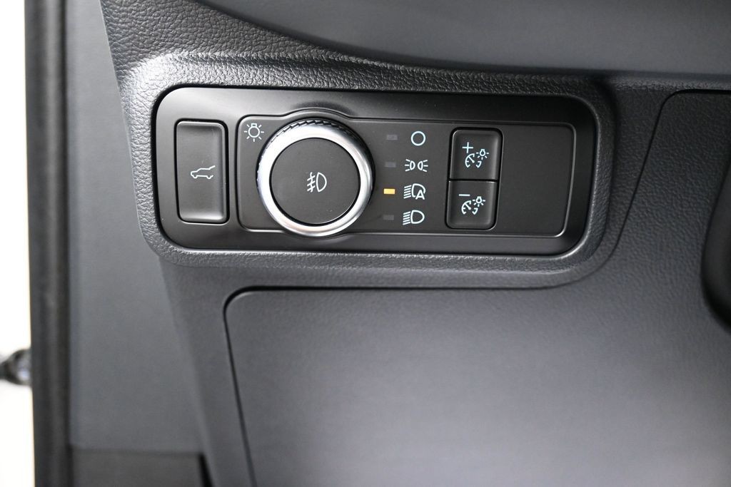 Ford Explorer Vehicle Full-screen Gallery Image 14