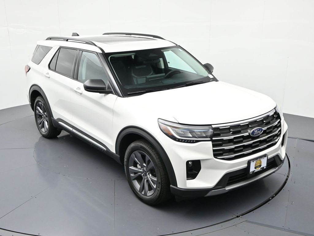 Ford Explorer Vehicle Full-screen Gallery Image 16