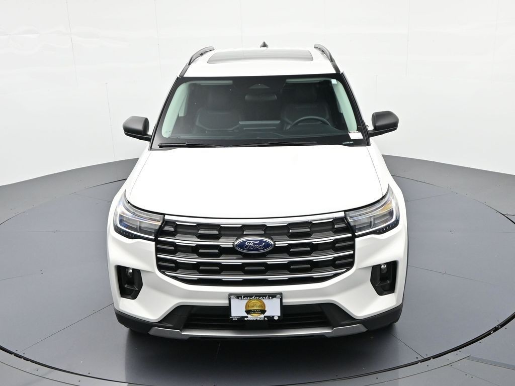 Ford Explorer Vehicle Full-screen Gallery Image 17