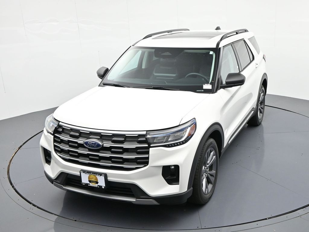 Ford Explorer Vehicle Full-screen Gallery Image 18