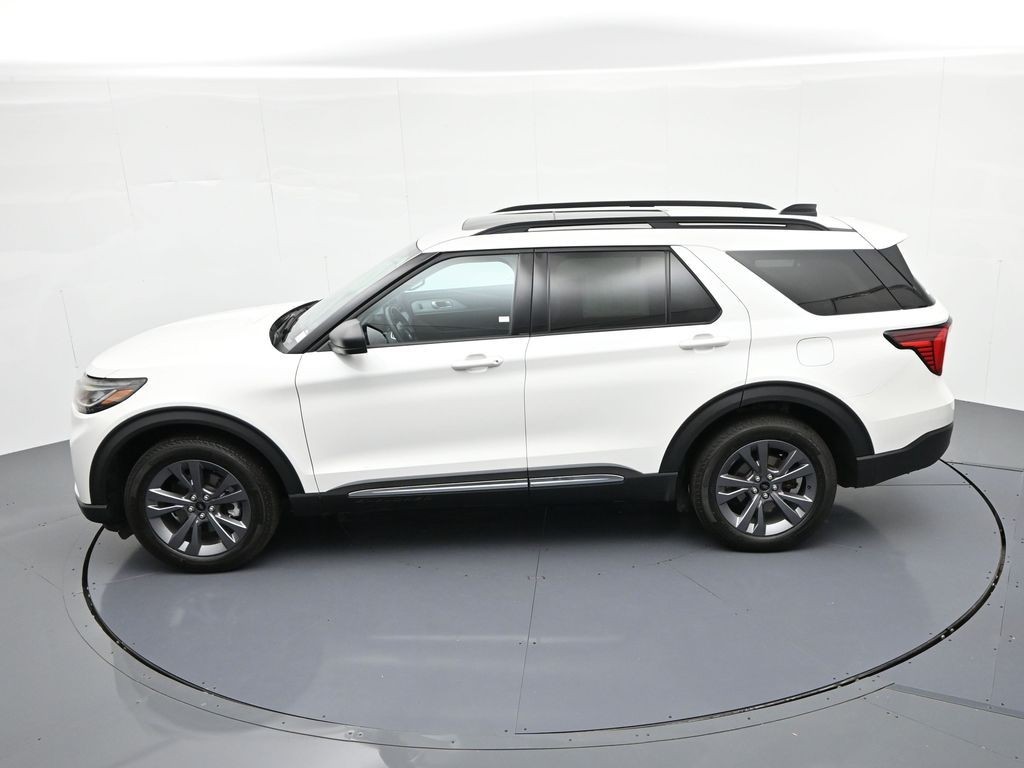 Ford Explorer Vehicle Full-screen Gallery Image 19