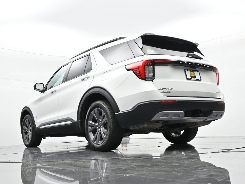 Ford Explorer Vehicle Full-screen Gallery Image 20