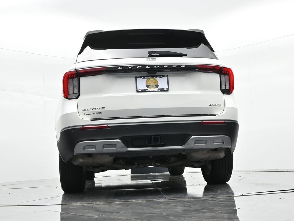 Ford Explorer Vehicle Full-screen Gallery Image 21