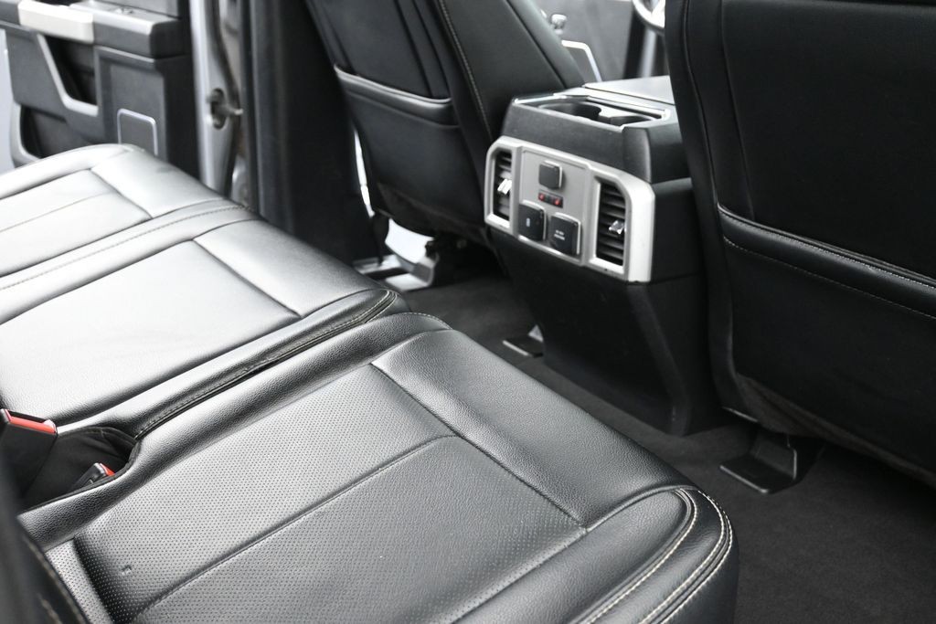 Ford Super Duty F-250 SRW Vehicle Full-screen Gallery Image 10