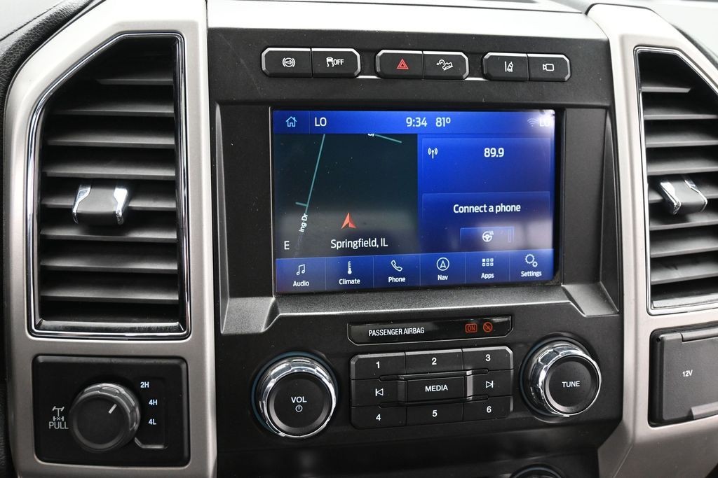 Ford Super Duty F-250 SRW Vehicle Full-screen Gallery Image 11