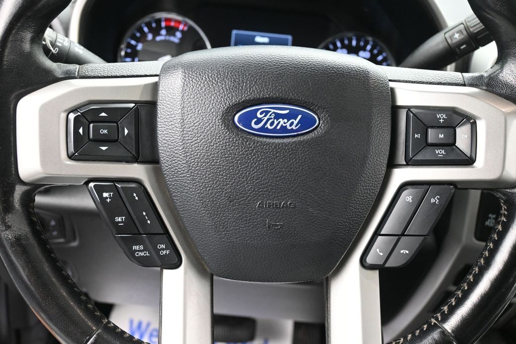 Ford Super Duty F-250 SRW Vehicle Full-screen Gallery Image 14