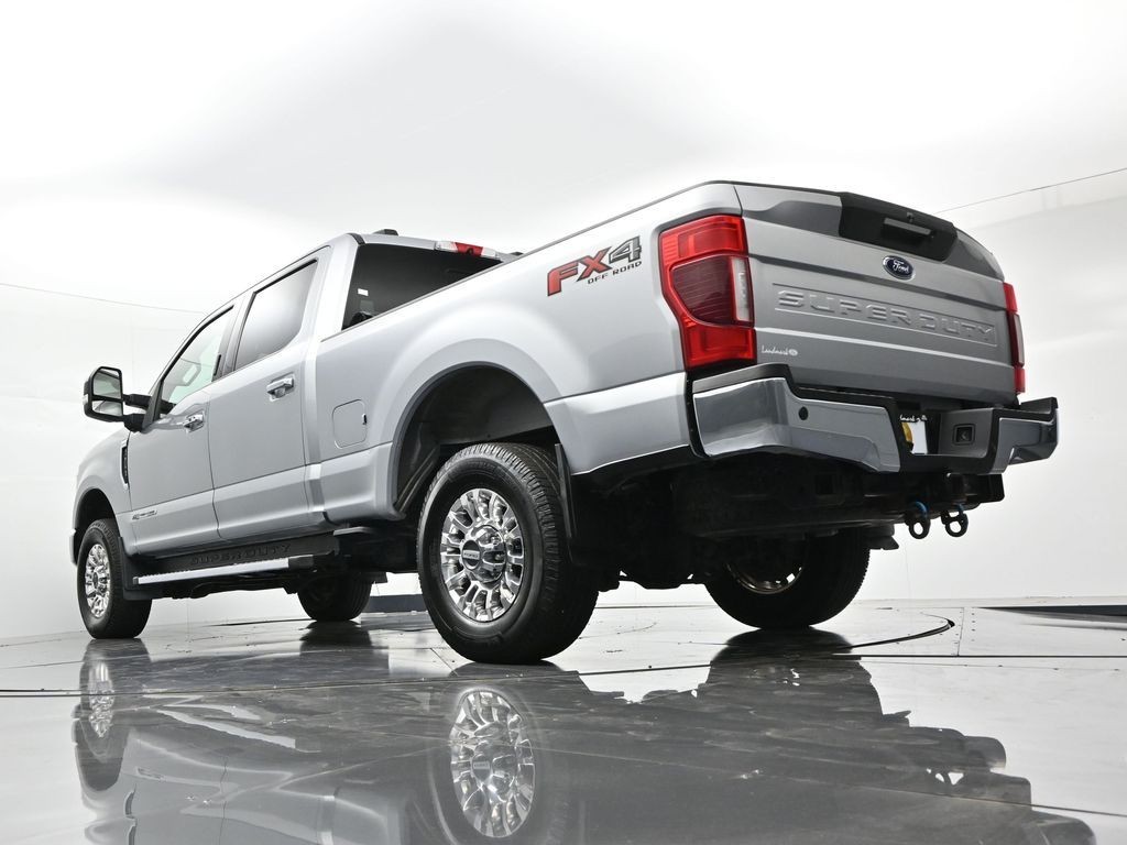 Ford Super Duty F-250 SRW Vehicle Full-screen Gallery Image 21