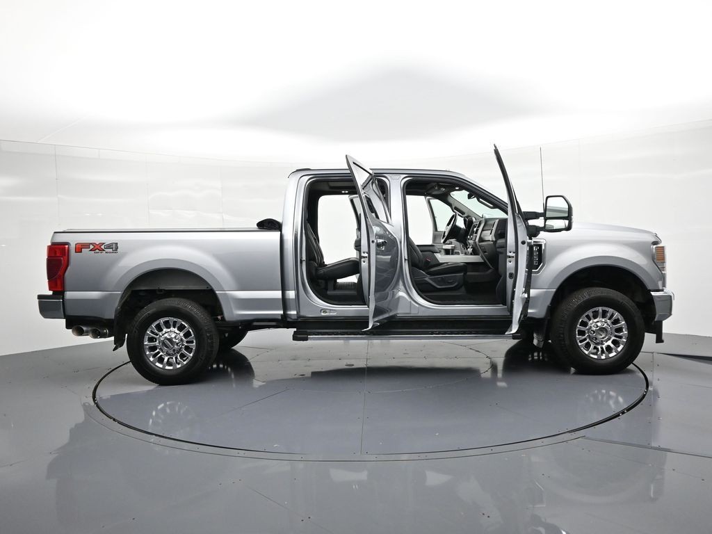 Ford Super Duty F-250 SRW Vehicle Full-screen Gallery Image 25