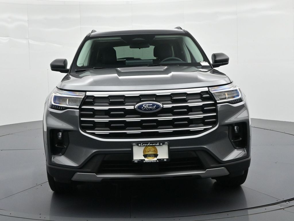 Ford Explorer Vehicle Full-screen Gallery Image 3