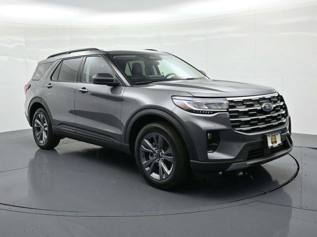 Ford Explorer Vehicle Full-screen Gallery Image 4