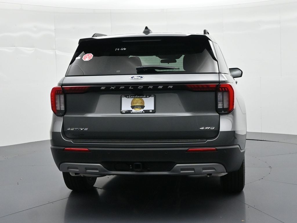 Ford Explorer Vehicle Full-screen Gallery Image 7