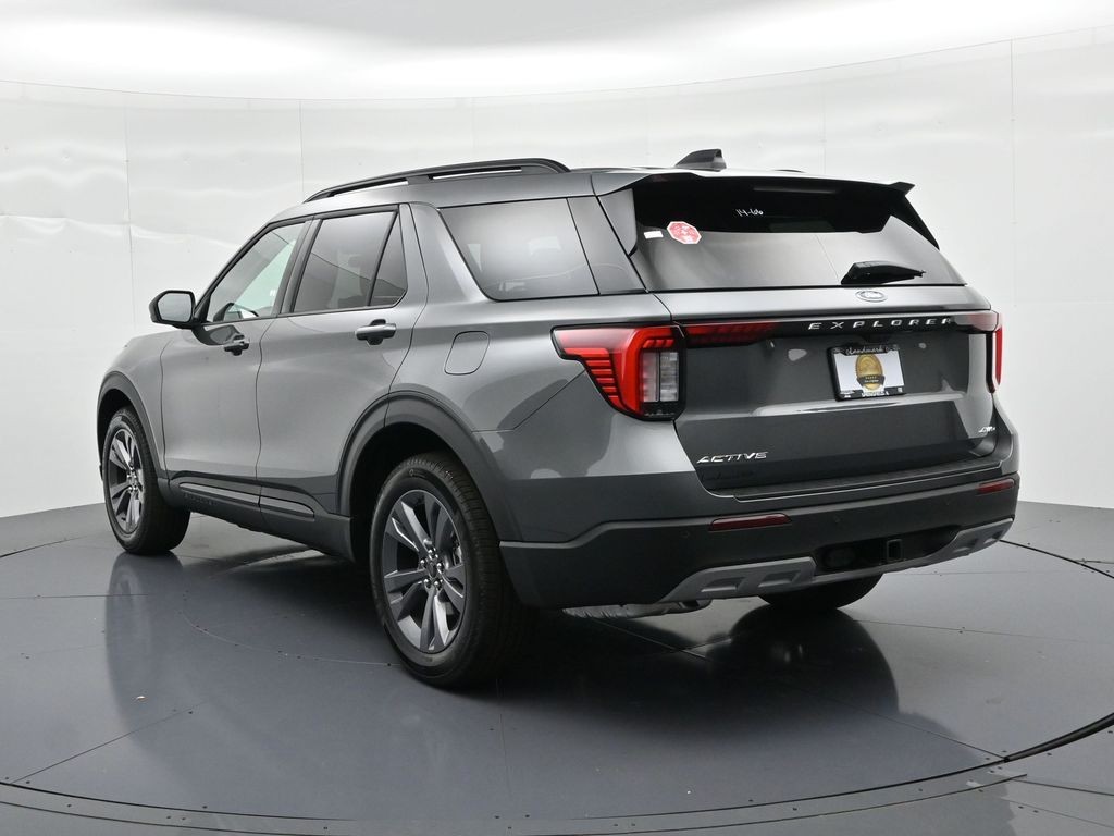 Ford Explorer Vehicle Full-screen Gallery Image 8