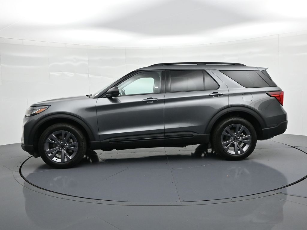 Ford Explorer Vehicle Full-screen Gallery Image 9