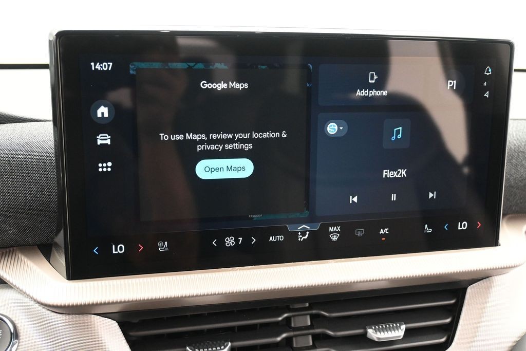 Ford Explorer Vehicle Full-screen Gallery Image 12